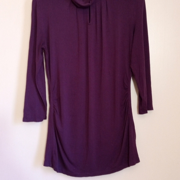 NY&CO eggplant cowl neck pleated stretch top with keyhole and ruched sides - Picture 2 of 7